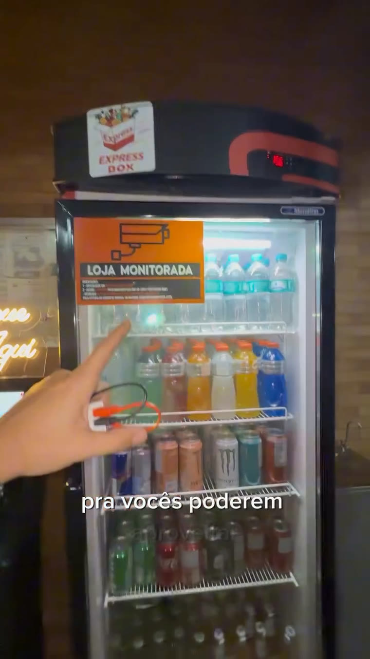 Geladeira monitorada Express Box
